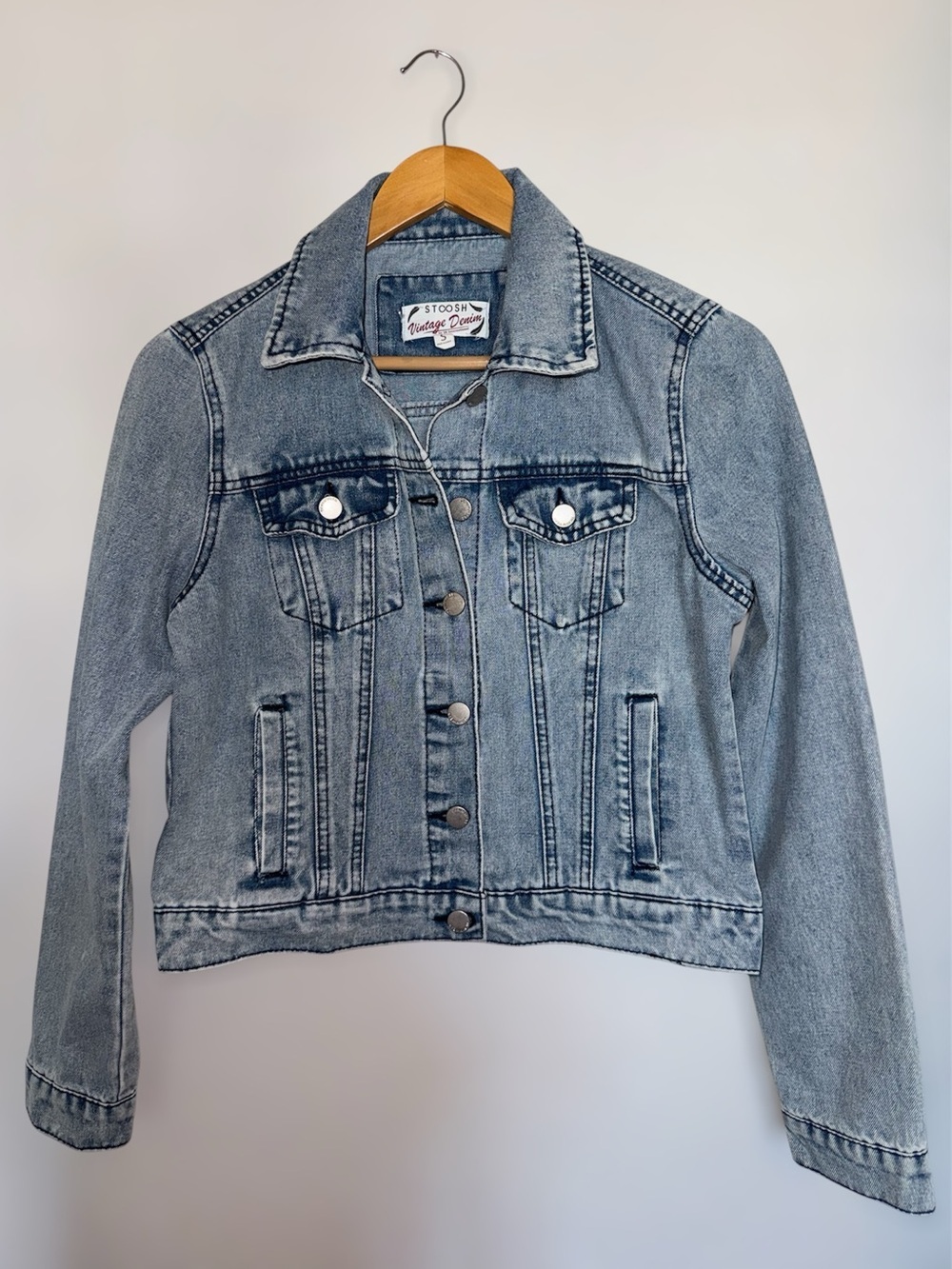 Vintage-Inspired Light Blue Denim Jacket - Small 💙